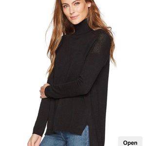 Lark and R0 100% cashmere black sweater